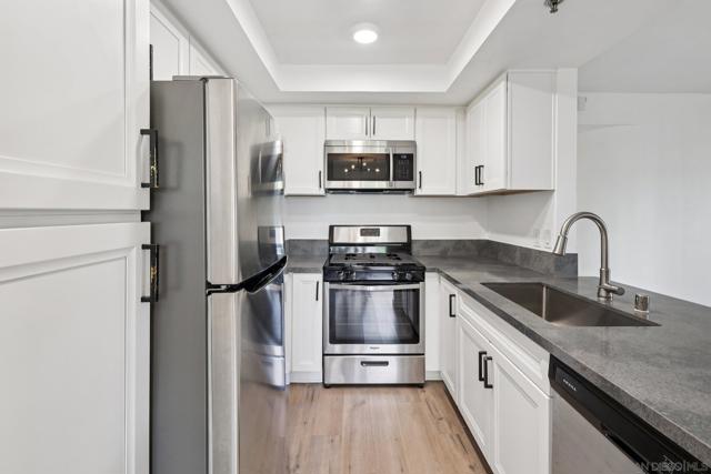 2077 Lakeridge Circle, Chula Vista CA: https://media.crmls.org/mediaz/18bfe0c0-4a68-446f-a4fa-dfbb2142d981.jpg