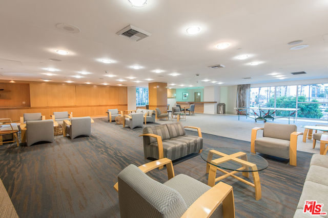 13600 Marina Pointe Drive, Marina del Rey CA: https://media.crmls.org/mediaz/18c08ccb-ac88-47a5-8af5-399f4539732c.jpg