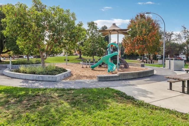 1100 Ramblewood Way, San Mateo CA: https://media.crmls.org/mediaz/18c0e994-4ba7-4523-a29b-d6475978cb1d.jpg