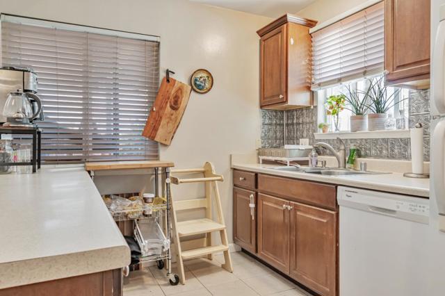 1522 Hudson Street, Redwood City CA: https://media.crmls.org/mediaz/18c0f8f5-6860-41d9-8415-028ab6ea36fe.jpg