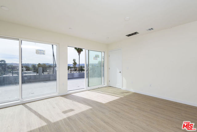 14629 Erwin Street, Van Nuys CA: https://media.crmls.org/mediaz/18c11cd7-7ee4-4e0b-bcdf-dac299e38573.jpg