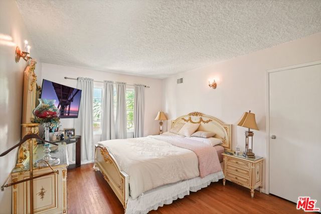16125 Haynes Street, Van Nuys, California 91406, 3 Bedrooms Bedrooms, ,2 BathroomsBathrooms,Single Family Residence,For Sale,Haynes,24385808