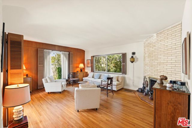 1903 Holmby Avenue, Los Angeles CA: https://media.crmls.org/mediaz/18c1ba82-a99d-4d46-8a9d-6894d7a59c55.jpg