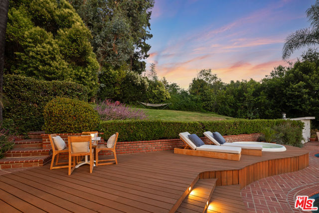 11818 Laurel Hills Road, Studio City CA: https://media.crmls.org/mediaz/18c26d87-5fd8-4196-ae28-853ed12994ec.jpg