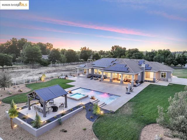 430 Ellisa Ln, Brentwood CA: https://media.crmls.org/mediaz/18c29561-6068-47e6-82c9-f1d0f4d254aa.jpg