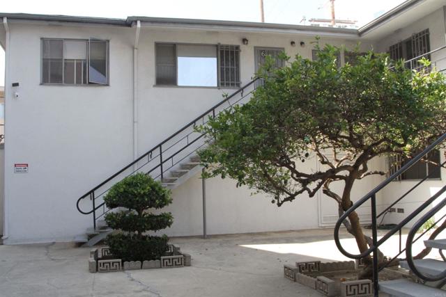 1815 Greenfield, Los Angeles CA: https://media.crmls.org/mediaz/18c2a593-e29b-424a-bc28-be63c5b87b1c.jpg