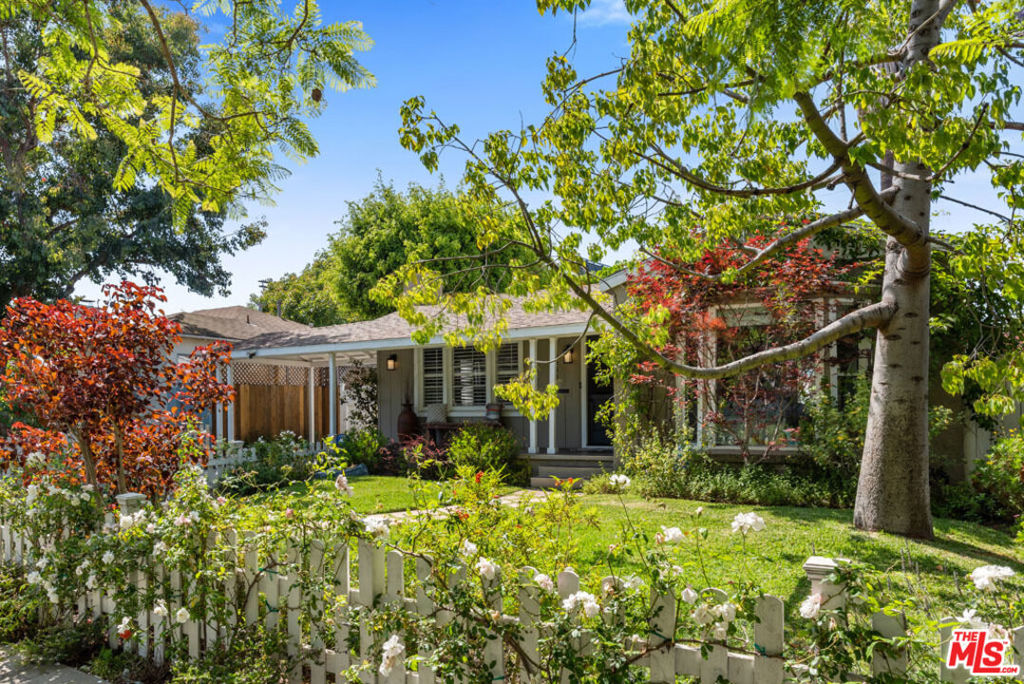 10933 Ayres Avenue — image 1