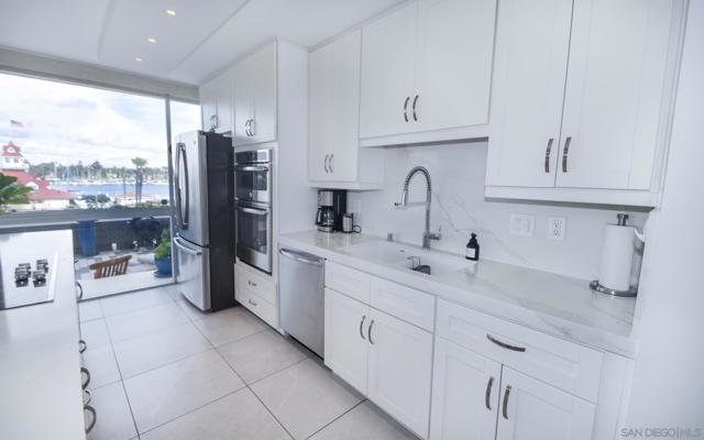 1710 Avenida Del Mundo, Coronado CA: https://media.crmls.org/mediaz/18c2b2ae-c972-4560-a212-5c8399d2fb3b.jpg