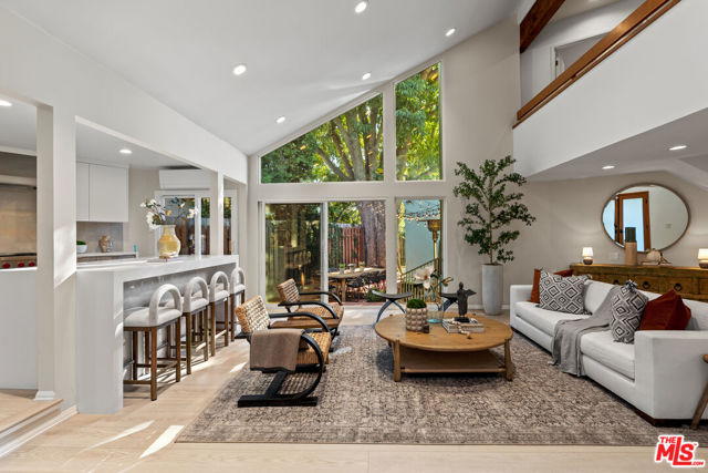 2329 Manning Avenue, Los Angeles CA: https://media.crmls.org/mediaz/18c2cee5-a938-4536-8ebf-e39afff6e9a1.jpg