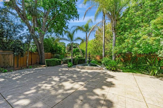 135 Cara Ct, Walnut Creek CA: https://media.crmls.org/mediaz/18c30b36-3ece-4ce9-ab39-644b1de470ee.jpg