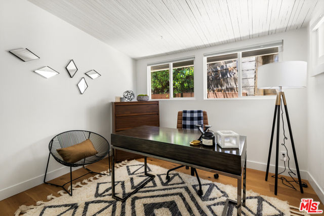 3375 Coldwater Canyon Avenue, Studio City CA: https://media.crmls.org/mediaz/18c3689d-3340-4ff2-ae9a-b715bf8cbbdc.jpg