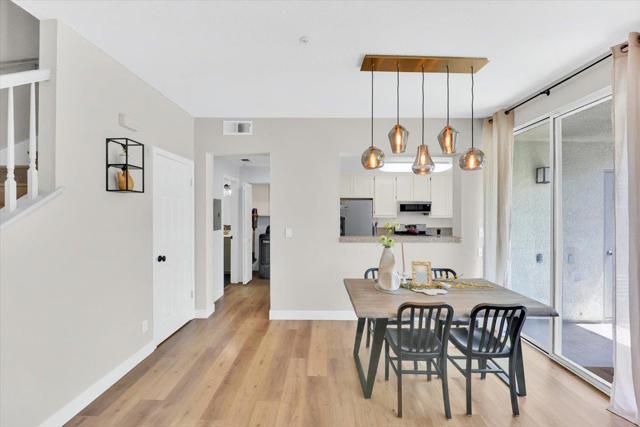 401 Baltic Circle,  CA: https://media.crmls.org/mediaz/18c36fee-0440-4e98-a3c5-1ec5c8e89506.jpg