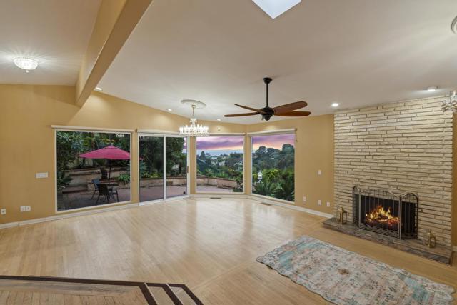 Image 17 of 37 For 6430 La Jolla Scenic Dr S