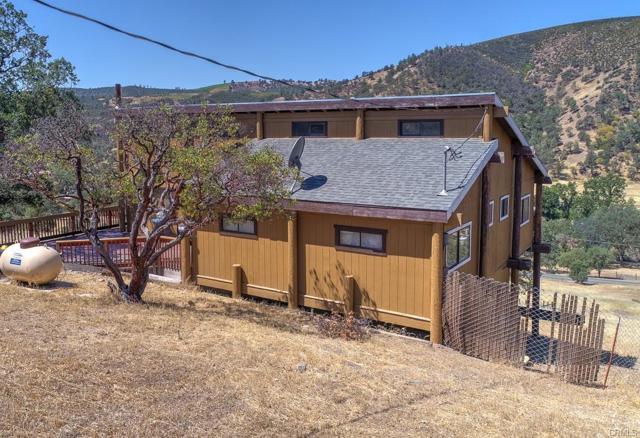 2399 Indian Hill Road, Clearlake Oaks CA: https://media.crmls.org/mediaz/18c41d82-f550-4ae8-a123-92ccb9e8c4ad.jpg