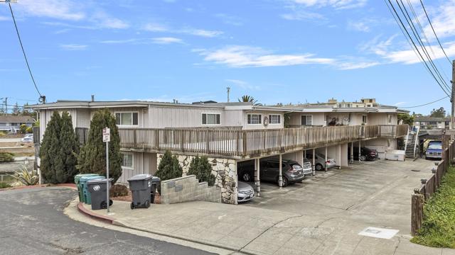 863 Walnut Street, Alameda CA: https://media.crmls.org/mediaz/18c423be-de7f-42aa-af4f-2dd996072fdf.jpg