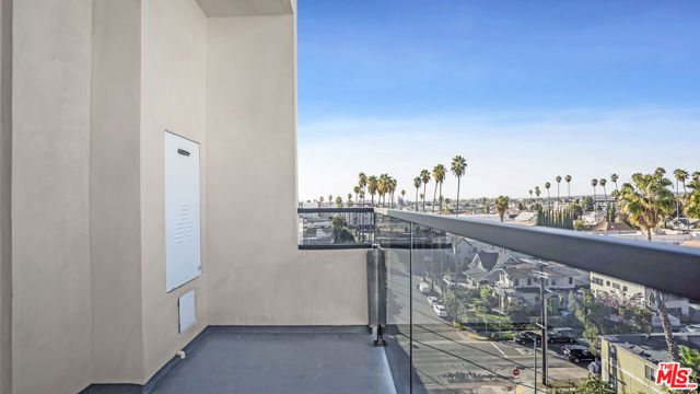 846 S Mariposa Avenue, Los Angeles CA: https://media.crmls.org/mediaz/18c47354-d97f-4aca-99a5-9bb15754cd88.jpg