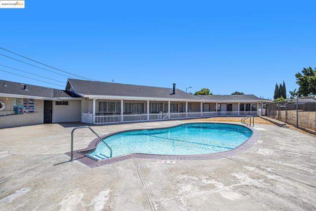 3301 Buchanan RD, Antioch CA: https://media.crmls.org/mediaz/18c48c71-b8ef-42b6-b349-19e8a77c9fb7.jpg