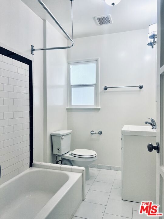 1839 N NORMANDIE Avenue, Los Angeles CA: https://media.crmls.org/mediaz/18c4fd54-0485-42d4-aaa1-37fecb2a14c3.jpg