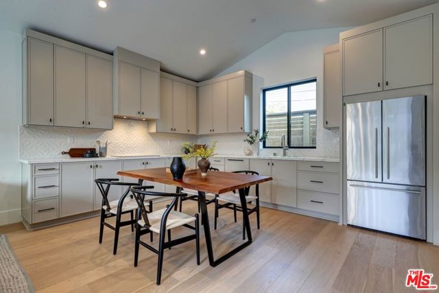 1246 Morningside Way, Venice CA: https://media.crmls.org/mediaz/18c508d6-3bea-49d1-ad34-1af9df2cdb1c.jpg