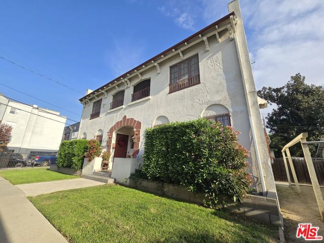 1822 Miramar Street, Los Angeles CA: https://media.crmls.org/mediaz/18c55f7c-6b87-4765-ba77-335659a56746.jpg