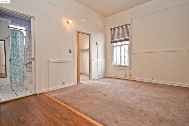 672 33Rd St, Oakland CA: https://media.crmls.org/mediaz/18c63054-3b7d-46d4-b5ee-85025bb47b96.jpg