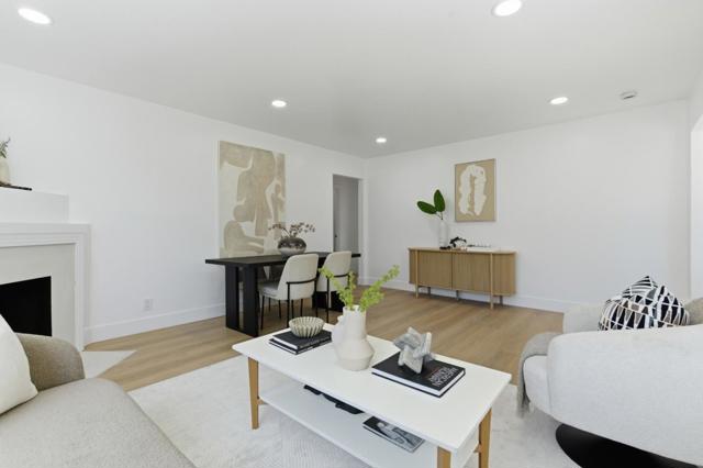 577 Green Manor Court, Palo Alto CA: https://media.crmls.org/mediaz/18c6336d-3d39-4fe6-9c1a-1144c8334eb8.jpg