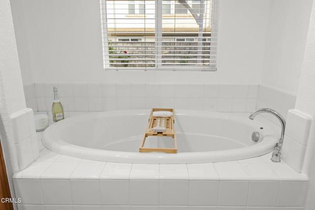 3806 Golden Pond Drive, Camarillo CA: https://media.crmls.org/mediaz/18c67db4-f91a-4d36-86d6-48ea4ded62ad.jpg