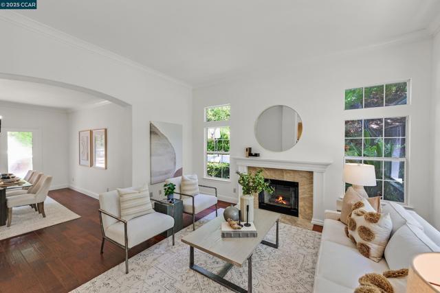 4253 Golden Oak Ct, Danville CA: https://media.crmls.org/mediaz/18c799df-757d-4a66-b778-4d8f3658984a.jpg