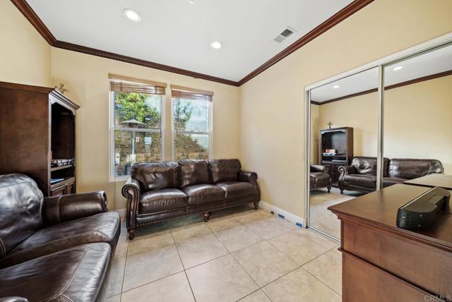 2062 Pleasant Waters Ct, Spring Valley CA: https://media.crmls.org/mediaz/18c84a03-8a7f-41c1-bb3b-482a5287c539.jpg
