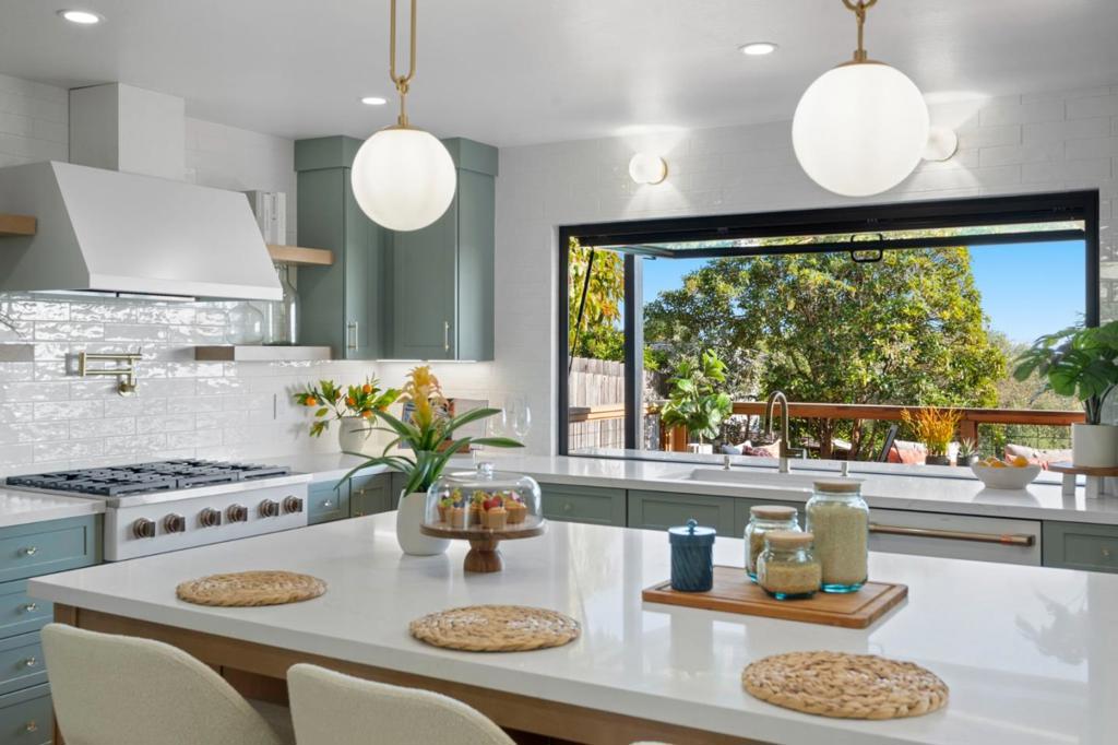 https://media.crmls.org/mediaz/18c86979-1705-469a-8cc3-8454efa3b3a3.jpg?preset=X-Large
