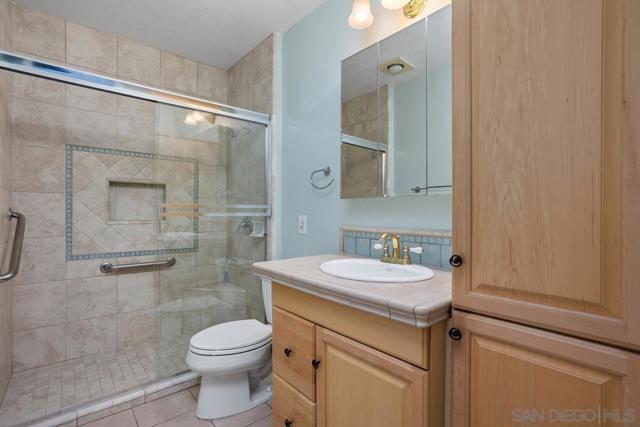 1914 Swallow Ln, Carlsbad CA: https://media.crmls.org/mediaz/18c87292-ef08-4dd4-86c6-ca89be6c92ab.jpg