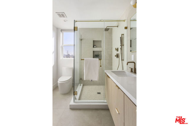 6847 N Figueroa Street, Los Angeles CA: https://media.crmls.org/mediaz/18c95ca8-cdb2-4c6f-b128-3a22afcd4610.jpg