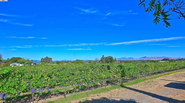 2915 S Vasco Rd, Livermore CA: https://media.crmls.org/mediaz/18c9a6cb-5b60-4084-9d83-cd6744c6a32f.jpg