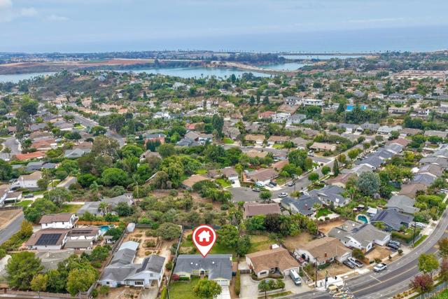 1639 Tamarack Avenue, Carlsbad CA: https://media.crmls.org/mediaz/18ca05ff-c26b-488a-b7af-45faf7d770cb.jpg