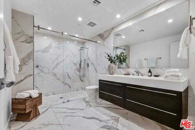 132 N Swall Drive, Los Angeles CA: https://media.crmls.org/mediaz/18ca746f-89d6-4707-b54c-73282525622b.jpg