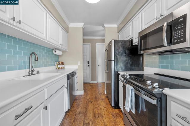 825 Oak Grove Rd, Concord CA: https://media.crmls.org/mediaz/18ca901a-dcb0-4342-bc8e-b6755b02535d.jpg