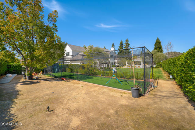 2160 Marshbrook Road, Thousand Oaks CA: https://media.crmls.org/mediaz/18cb4a1f-e892-403f-8694-33e230f25653.jpg