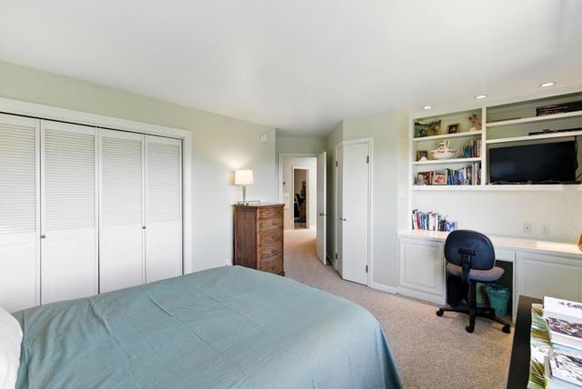 2935 Sherwood Drive, San Carlos CA: https://media.crmls.org/mediaz/18cbf183-0176-4c25-951a-13ecc4523860.jpg