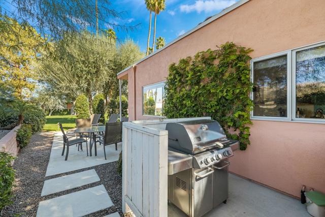 47360 Jadida Avenue, Palm Desert CA: https://media.crmls.org/mediaz/18cc3e17-5c27-4240-8d5d-12b051a83157.jpg