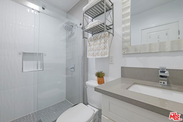 3447 9th Avenue, Los Angeles CA: https://media.crmls.org/mediaz/18cc4e85-7c5f-47bf-a211-a9b27b53389b.jpg