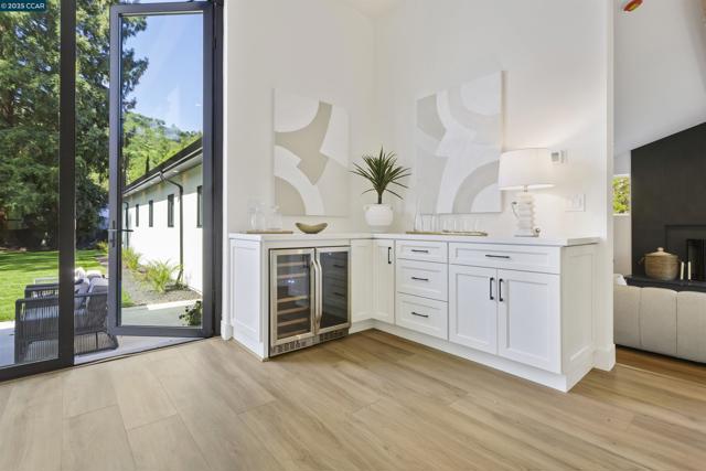 2559 Romley Ln, Alamo CA: https://media.crmls.org/mediaz/18cc861b-47fa-4d29-a7d5-99a536c13c5e.jpg