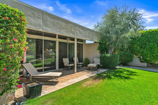 72205 El Paseo, Palm Desert CA: https://media.crmls.org/mediaz/18cca6c3-8513-4658-944f-7bf82f9bf697.jpg