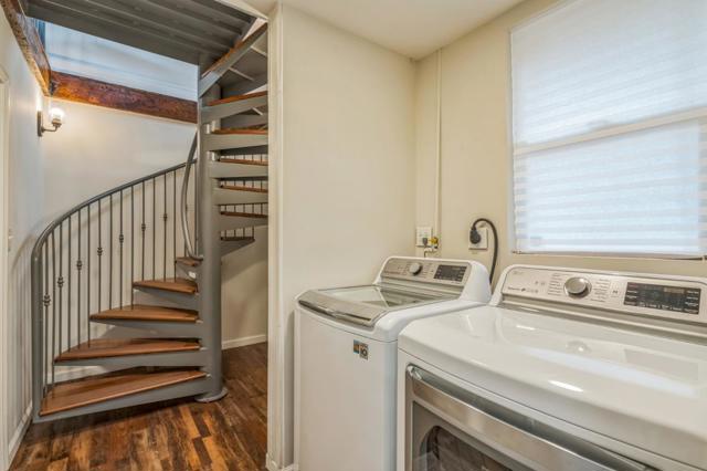 696 29th Street, Oakland CA: https://media.crmls.org/mediaz/18ccc7d3-123f-4592-a300-358b6c0d61cf.jpg