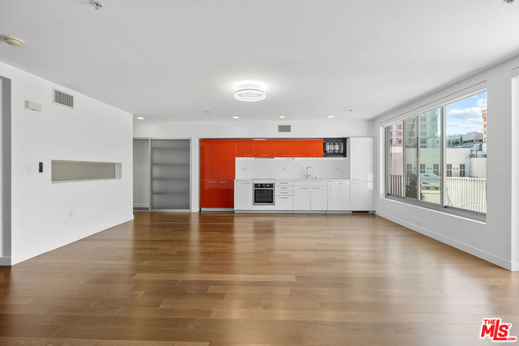 901 S Flower Street #703