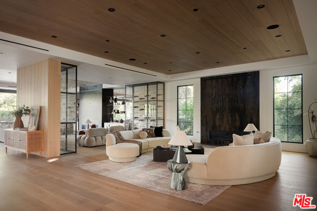 23615 Long Valley Road, Hidden Hills CA: https://media.crmls.org/mediaz/18cd2560-f60d-400a-b8bd-f0942a6411ad.jpg