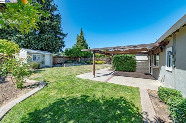 1464 Windsor Way, Livermore CA: https://media.crmls.org/mediaz/18cd6d96-e304-460c-8a4a-c0d6a4736cc9.jpg