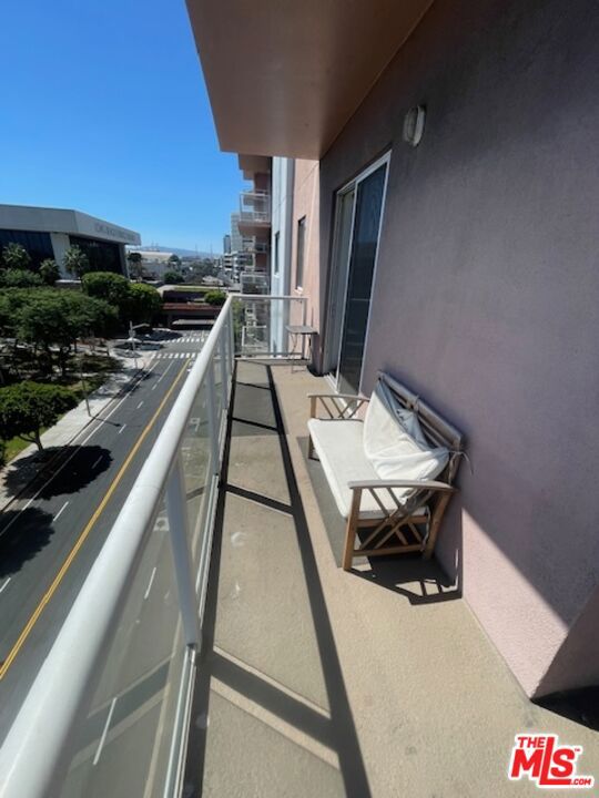 388 E Ocean Boulevard, Long Beach CA: https://media.crmls.org/mediaz/18cd7c8e-89d1-4d50-b053-28d64b5ed96a.jpg