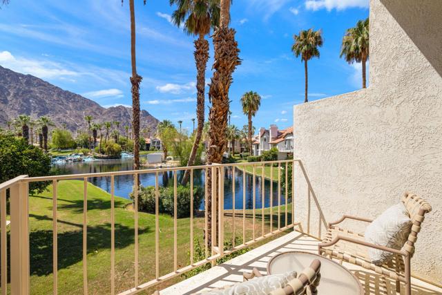 79822 Olympia Fields, La Quinta CA: https://media.crmls.org/mediaz/18cdfb71-a72d-4c7b-a4f3-5d3ddbe28198.jpg