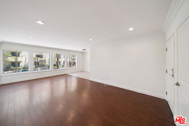 133 N Swall Drive, Beverly Hills CA: https://media.crmls.org/mediaz/18ce0d4e-df80-4043-a3da-454396b8d673.jpg