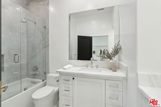 4261 Temma Court, Calabasas CA: https://media.crmls.org/mediaz/18ce7aaa-f511-414d-92f3-108f24955367.jpg